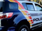 Motoqueiro executa homem a tiros na frente da esposa e neto em Cuiabá