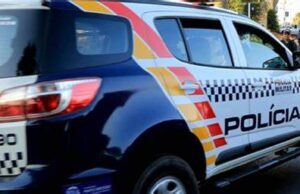 Motoqueiro executa homem a tiros na frente da esposa e neto em Cuiabá