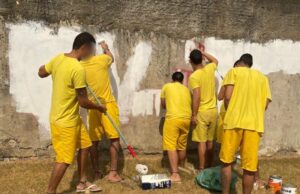 Reeducandos limpam pichações de facção criminosa em cidade de MT