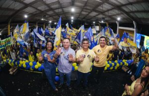 Cezinha reúne Botelho, presidente do União Brasil e quase 3 mil pessoas no lançamento de candidatura