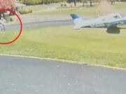Avião faz pouso de emergência em campo de golfe e quase atropela homem; veja