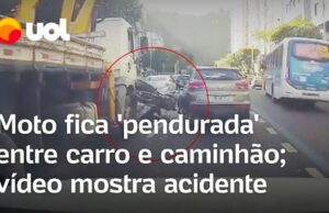 Moto fica ‘pendurada’ entre carro e caminhão após acidente; vídeo mostra o momento