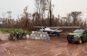 Gefron flagra traficantes carregando avião com cocaína avaliada em R$ 14,5 milhões em MT