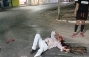 Vídeo: Jovens agridem homem a pauladas no terminal do CPA I