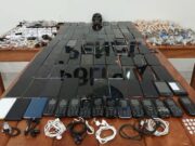 Após assassinato de irmãs, polícia apreende 101 celulares em presídio de MT