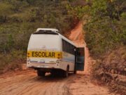Município de MT tem 5 dias para regularizar transporte escolar; alunos ficam 12 horas fora de casa