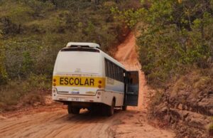 Município de MT tem 5 dias para regularizar transporte escolar; alunos ficam 12 horas fora de casa