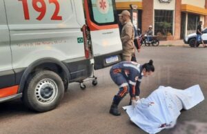 Entregador morre em acidente com caminhão em avenida