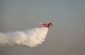 Governo já lançou 3,7 milhões de litros de água com aviões para combater incêndios