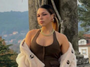 De biquíni, filha de Simony curte churrasco com amigas em iate: ‘Ela cresceu e tá linda!’