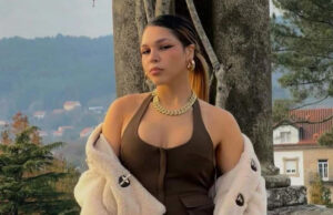 De biquíni, filha de Simony curte churrasco com amigas em iate: ‘Ela cresceu e tá linda!’