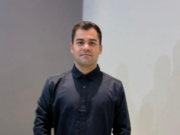 Professor de escolinha de futebol acusado de estuprar alunos é preso