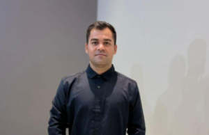 Professor de escolinha de futebol acusado de estuprar alunos é preso