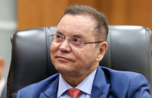 Eleitores de Botelho irão decidir segundo turno