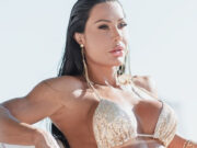 Gracyanne exibe cliques sensuais e pede ajuda de fãs: ‘Nua, topless ou de fio?’