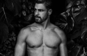 Cauã Reymond surge totalmente nu, e seguidores vão à loucura: ‘Misericórdia’