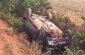 Veículo capota na pista, cai em valeta e mata homem no interior de Mato Grosso