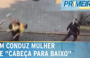 Mulher é levada de cabeça para baixo para viatura policial no RJ; veja