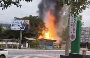 Casa de homem-bomba é incendiada em Santa Catarina