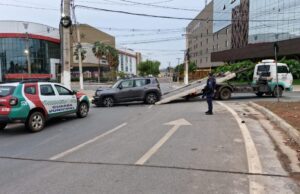 Embriagado, homem causa acidente e deixa mulher ferida