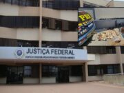 Motorista pego transportando fuzis se torna réu por tráfico internacional de armas