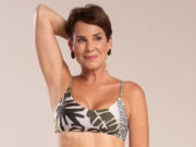 Ex-paquita Andréa Veiga lança biquínis 50+ contra etarismo: ‘Peças vibrantes’
