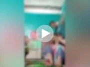 Homem mata esposa a facadas durante karaokê transmitido ao vivo e choca internet