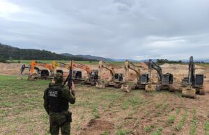 Polícia apreende 9 escavadeiras em operação contra garimpo ilegal em MT