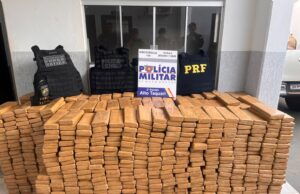 Hilux é flagrada com mais de 1,3 mil tabletes de maconha em MT