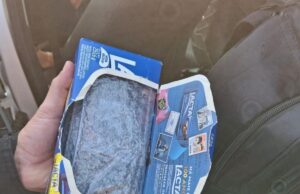 Operação prende policial com celulares na caixa de bombom em presídio