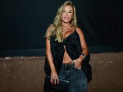 Poliana Rocha brilha com look arrasador em show de Leonardo: ‘Decotão generoso’