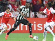 Botafogo derrota Inter e joga por um empate para ser campeão domingo