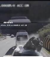 Queda de rocha em rodovia mata três pessoas e fere motorista no Peru; veja