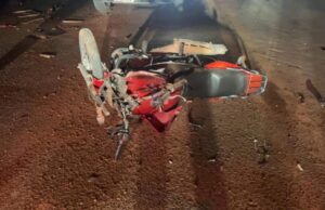 Motociclista bate na traseira de veículo, não resiste e morre em MT