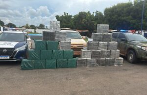 PM e Gefron apreendem R$ 30 milhões em cocaína escondida em S-10