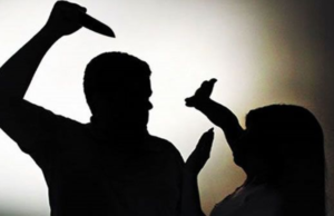 Bandido esfaqueia esposa após ser proibido de falar sobre facção dentro de casa