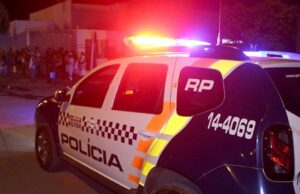 Mulher é presa por tentar matar irmã com facada na cabeça