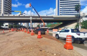 Trânsito na avenida do CPA é alterado para obras em viaduto