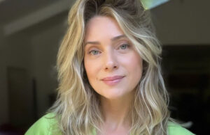 Letícia Spiller posa de biquíni em frente ao espelho e celebra: ‘janeiro no Rio de Janeiro ‘