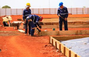 Demanda por mão de obra segue aquecida na construção civil