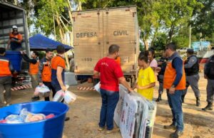 Moradores recebem alimento e itens essenciais após enchente; calamidade decretada