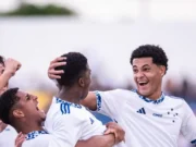 Copinha: Cruzeiro bate São Carlos e garante 1ª posição no Grupo 13