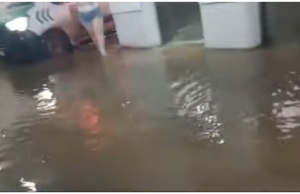 Vídeos – Água invade salas e corredores do antigo Pronto-Socorro