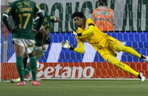 Hugo Souza defende pênalti e Palmeiras e Corinthians ficam no empate