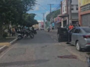 Bandidos fazem reféns durante roubo e acabam baleados