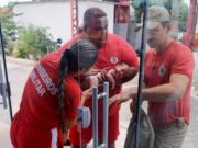 Mãe desesperada procura bombeiros para salvar bebê que não respirava direito