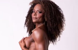 Adriana Bombom posa como veio ao mundo e reflete: ‘Objetivo não é ser perfeita’