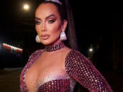 Camila Prins usa look com 10 mil cristais para ensaio de carnaval, em SP: ‘Rainha’