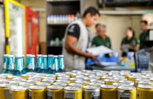Distribuidoras de bebidas são fechadas por venderem itens fora do prazo de validade