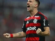 Flamengo derrota Botafogo e assume liderança do Carioca